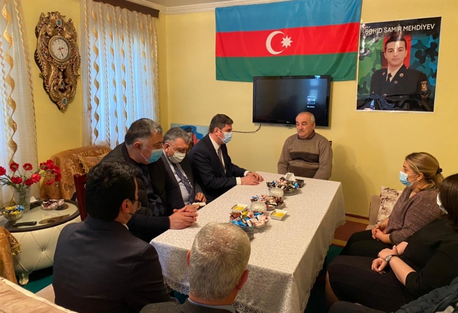 YAP Xəzər rayon təşkilatının nümayəndələri şəhid ailəsini ziyarət ediblər