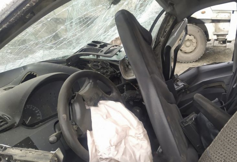 Biləsuvarda mikroavtobus aşıb, ölən və yaralananlar var