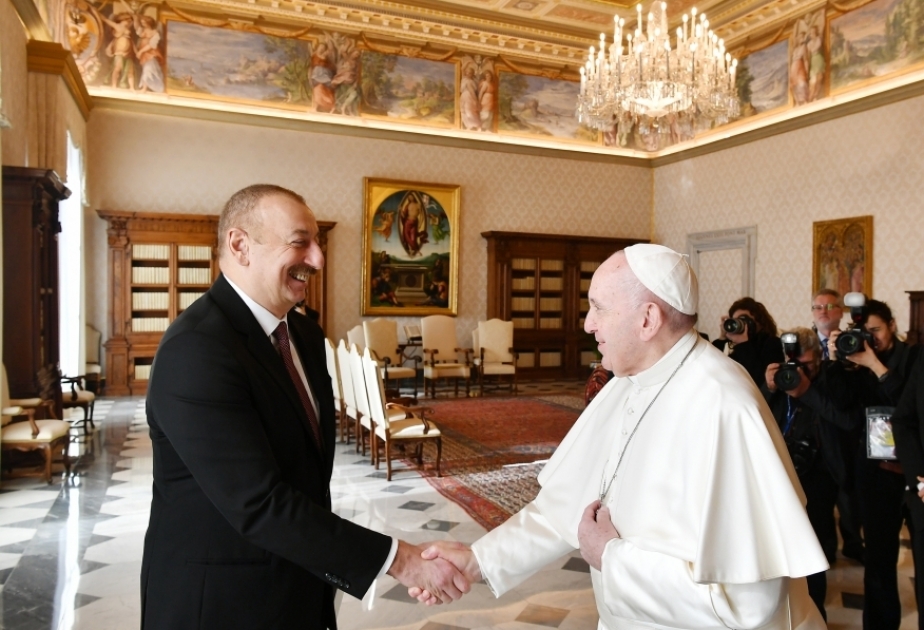 El Presidente Ilham Aliyev felicita al Papa de Roma