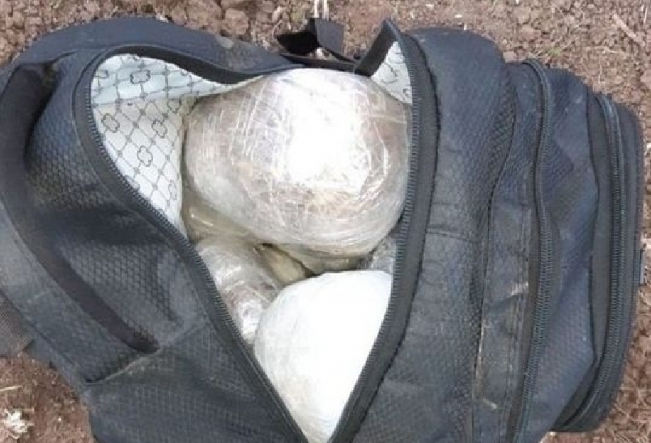 Narkotiklərin qanunsuz dövriyyəsində şübhəli bilinən şəxsdən 1 kiloqramdan çox heroin aşkarlanaraq götürülüb
