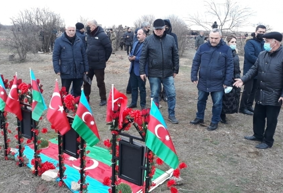 Руководители медиа-органов и общественные активисты посетили Шехидляр хиябаны в Агдаме  ФОТО ВИДЕО