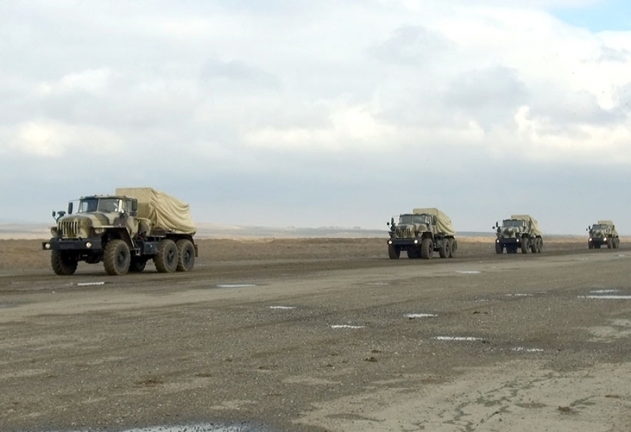 Las tropas azerbaiyanas que participan en las maniobras a gran escala ocupan las zonas de concentración