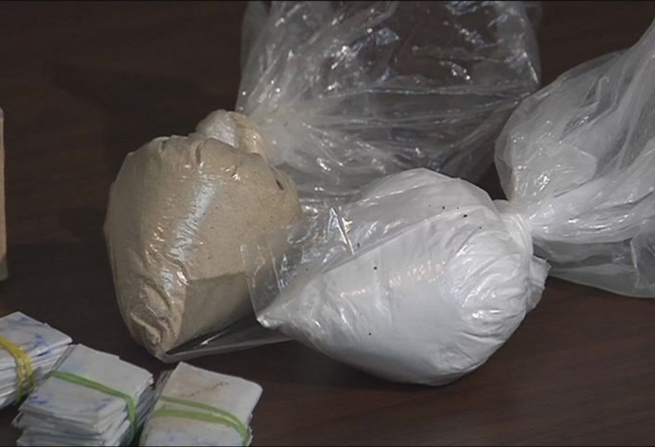 Qızıldaş qəsəbəsində keçmiş məhkumdan bir kiloqramdan çox heroin götürülüb