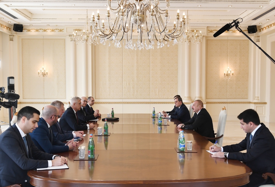 Le président Ilham Aliyev reçoit une délégation menée par le ministre slovaque des Affaires étrangères et européennes VIDEO