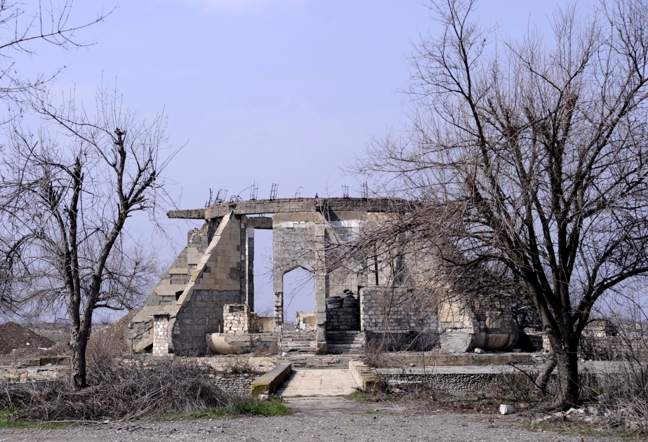 Líderes de partidos políticos y politólogos azerbaiyanos se encuentran en el distrito de Aghdam, liberado de la ocupación