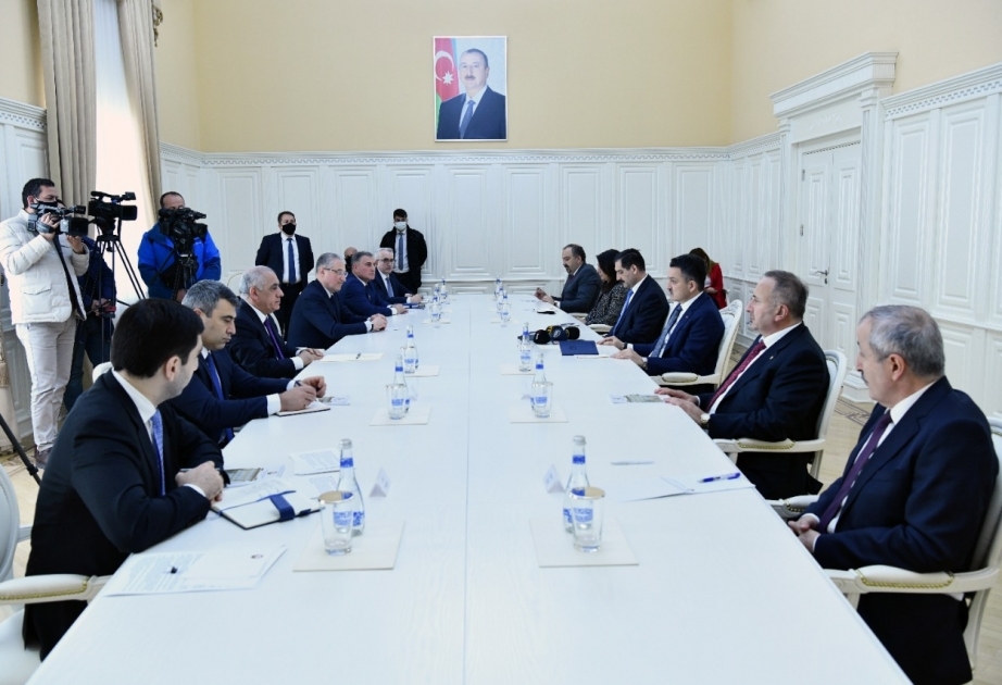 Premierminister Asadov trifft sich mit türkischer Delegation