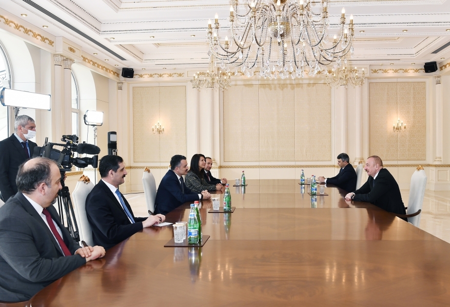 El Presidente azerbaiyano recibe a una delegación encabezada por el Ministro de Agricultura y Silvicultura de Turquía