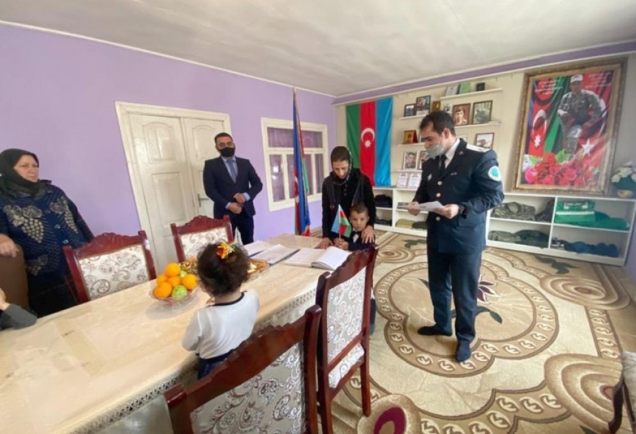 Azərbaycan vətəndaşlığına qəbul edilmiş şəxslərə müvafiq arayışlar təqdim olunub
