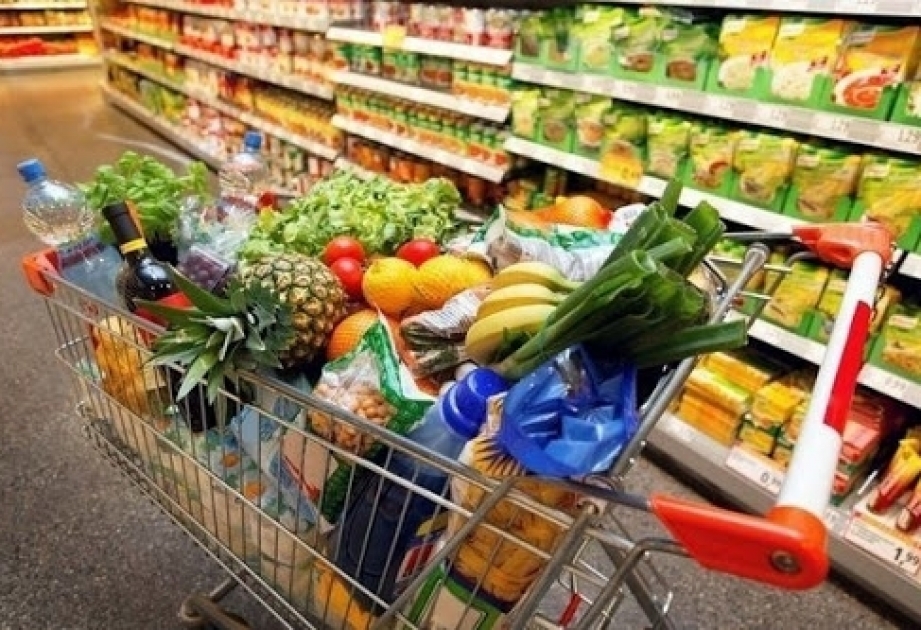 Потребителям продано продуктов питания, напитков и табака на сумму 3,2 млрд манатов
