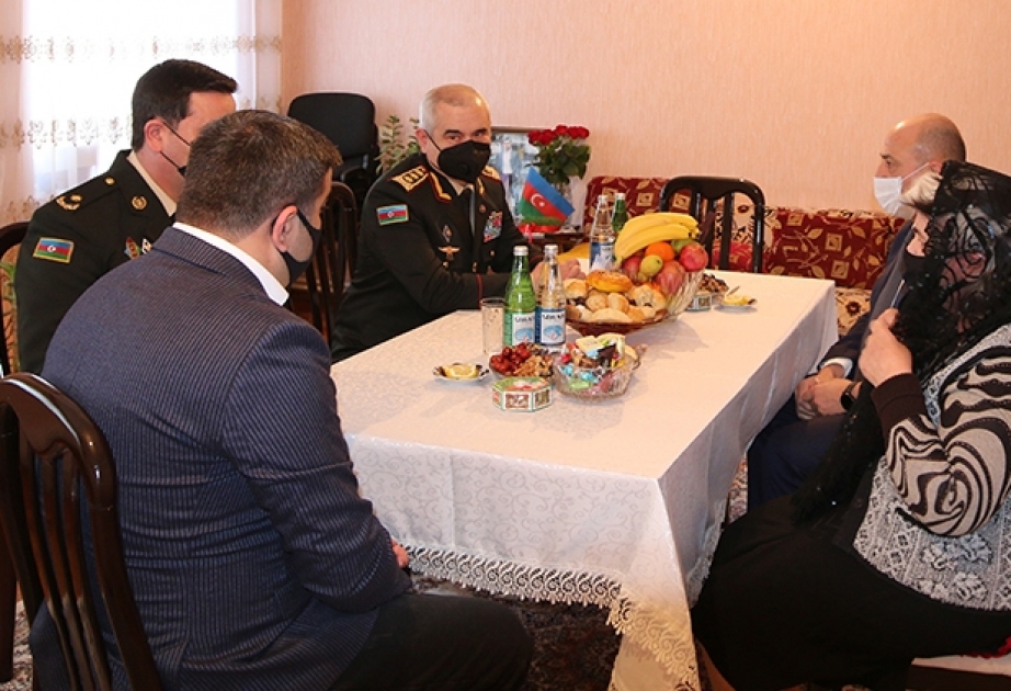 Səfərbərlik və Hərbi Xidmətə Çağırış üzrə Dövlət Xidmətinin rəhbərliyi şəhid ailələrini ziyarət edib