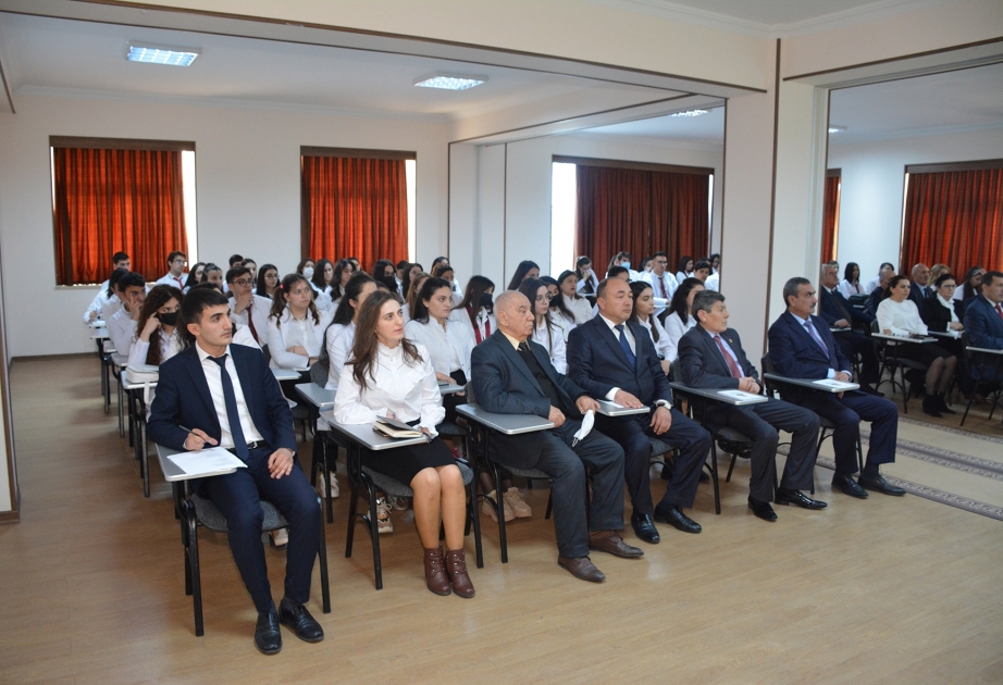 Azərbaycan Tibb Universitetinin professoru NDU-nun Tibb fakültəsinin tələbələrinə min nüsxə kitab hədiyyə edib