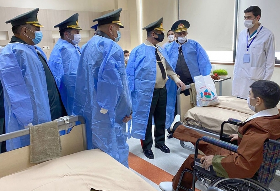 La jefatura del Ministerio de Defensa visitó principal hospital militar con motivo de la fiesta de Novruz