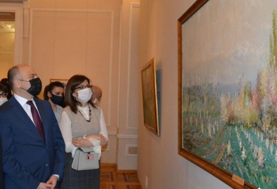 Personalidades de la cultura y representantes de misiones diplomáticas visitaron la exposición "Armonía de Novruz"