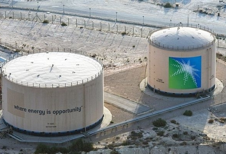 El beneficio neto de Saudi Aramco se redujo casi a la mitad en 2020
