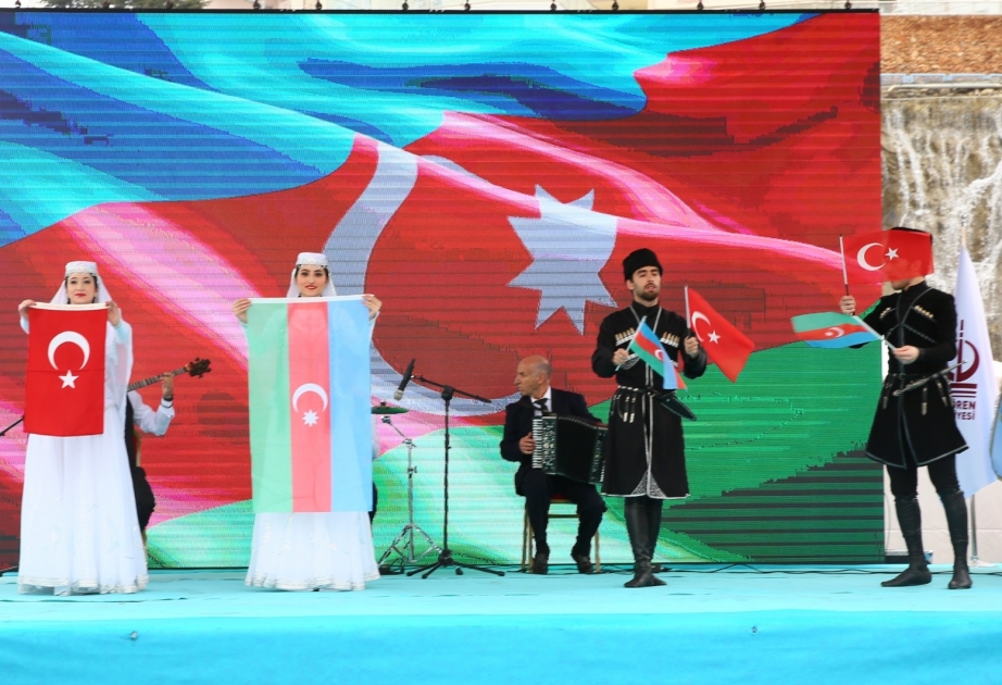 Ankarada Azərbaycanın iştirakı ilə möhtəşəm Novruz şənliyi keçirilib