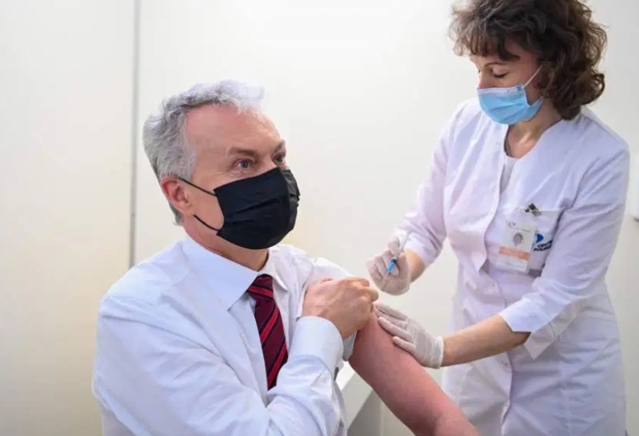 Litva rəhbərliyi COVID-19-a qarşı “AstraZeneca” vaksini ilə peyvənd olunub