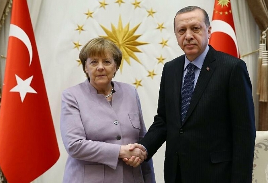 Erdogan expresa su gratitud a su colega alemana Merkel por su contribución a los lazos entre Turquía y la UE