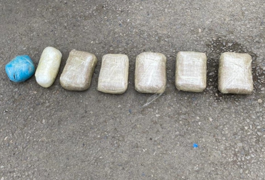 Cəlilabadda polis avtomobildən 14 kiloqramdan çox narkotik vasitə və psixotrop maddə aşkarlayıb
