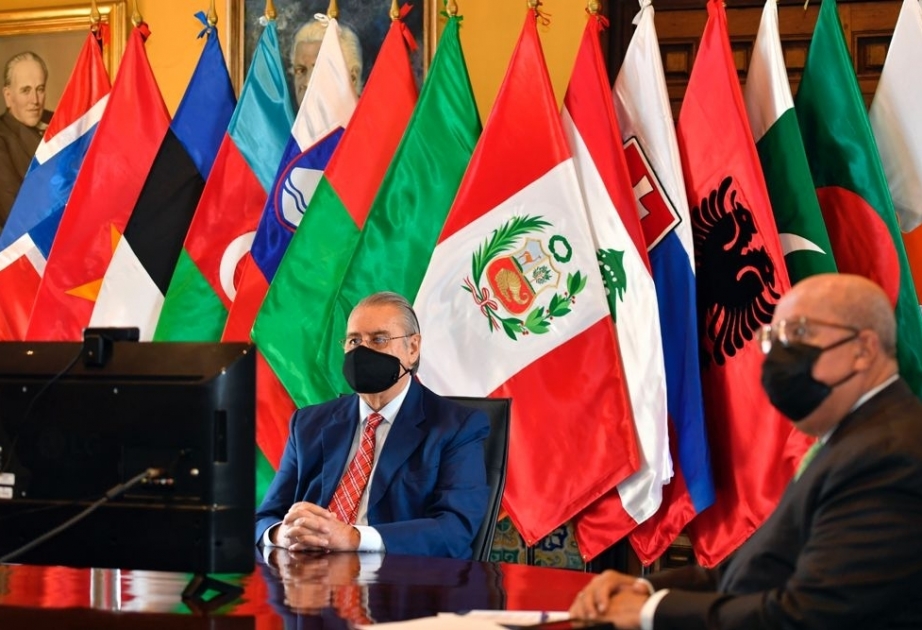 El embajador de Azerbaiyán entregó una copia de las cartas credenciales al canciller peruano