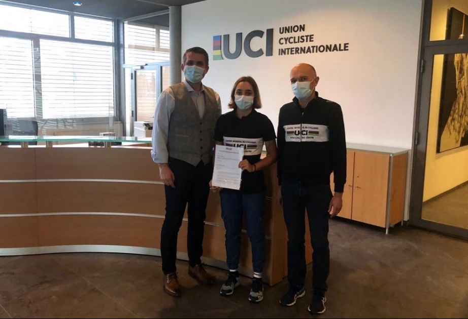 Velosipedçimiz Ayan Xankişiyeva WCC komandası ilə müqavilə imzalayıb