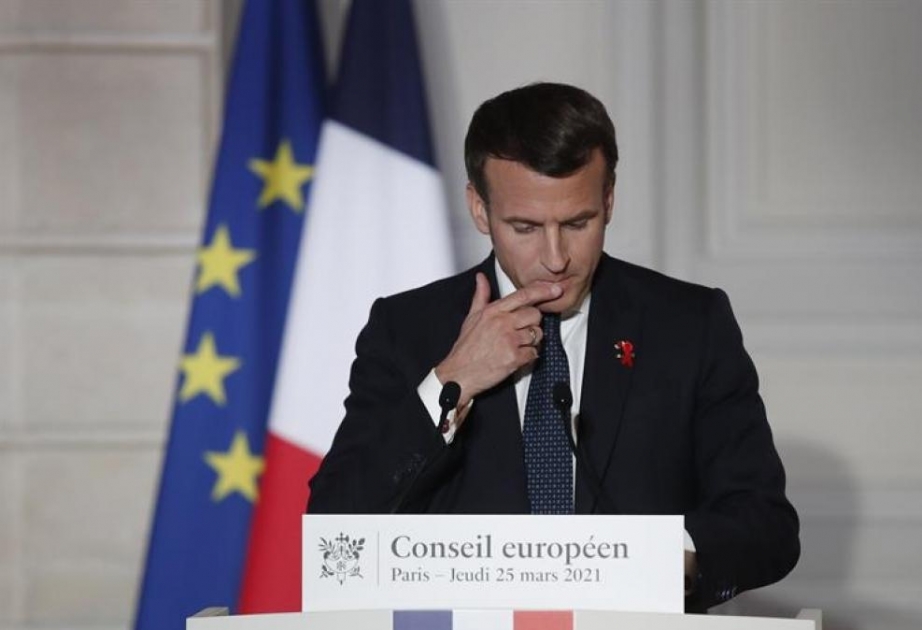 Macron examina las nuevas restricciones que presentará hoy contra la covid-19