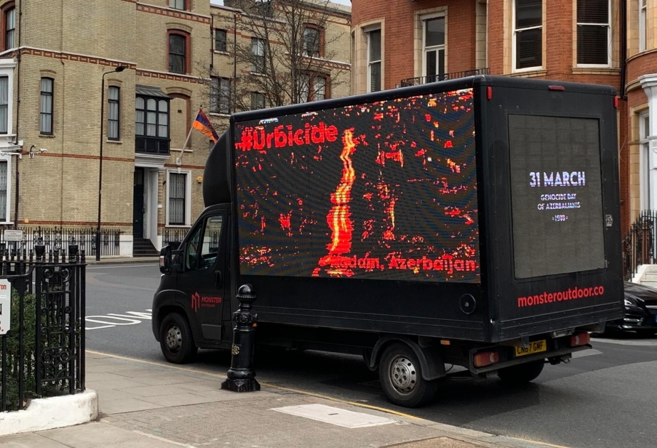Azərbaycan həqiqətlərini nümayiş etdirən mini-van tipli maşın Londonun mərkəzi küçələrində dövr etməyə başlayıb