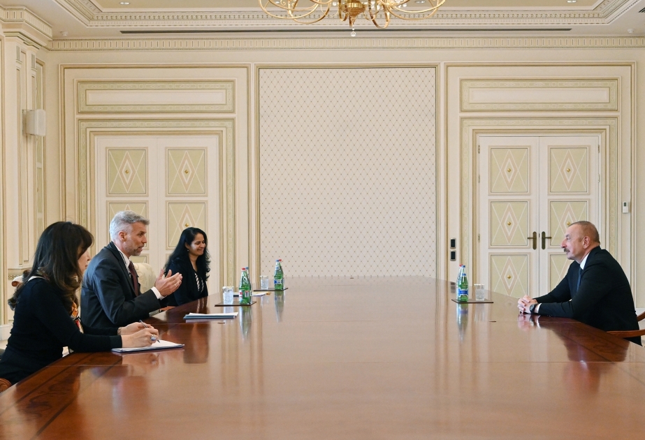 Le président Ilham Aliyev s’est entretenu avec le directeur régional de la Banque mondiale VIDEO