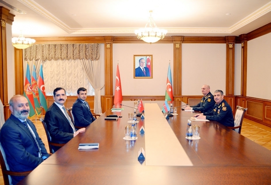 Aserbaidschan und Türkei diskutieren Aussichten für Entwicklung militärisch-technischer Zusammenarbeit
