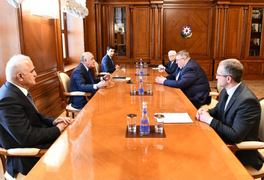 Premierminister Asadov trifft sich mit stellvertretendem Regierungschef Russlands