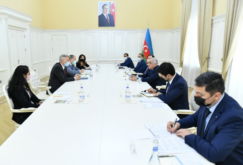 El Primer Ministro de Azerbaiyán se reúne con el Director Regional del Banco Mundial