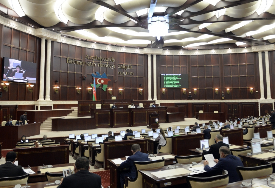 Milli Məclisin plenar iclasında 13 məsələ müzakirə olunur