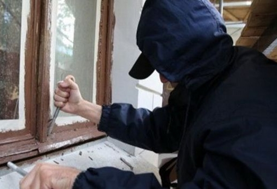 Binəqədi rayonunda üç evdən oğurluq edən şəxs saxlanılıb