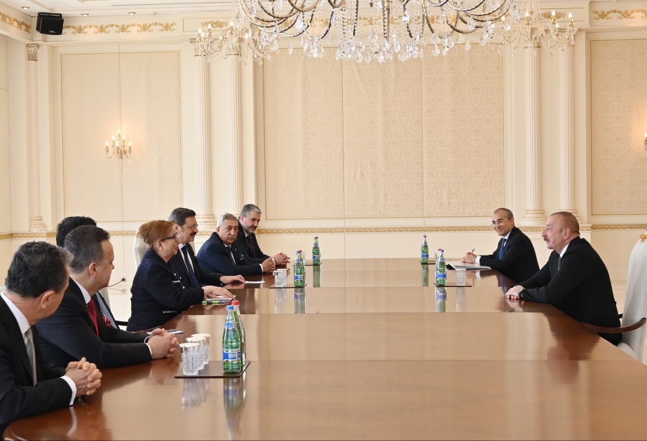 El presidente Ilham Aliyev recibió a una delegación encabezada por la ministra turca de comercio