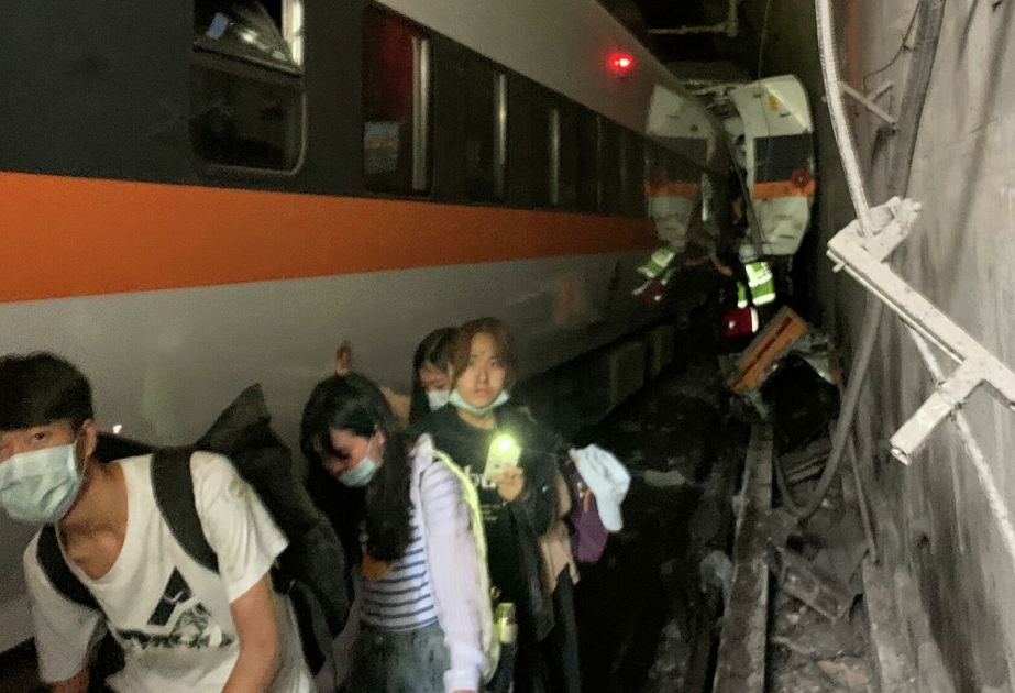 El número de muertos en el accidente de tren de Taiwán asciende a 48
