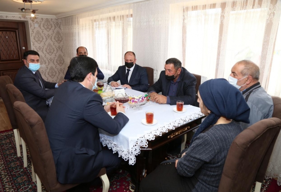 Xaçmazda Aprel döyüşlərində şəhid olan hərbçilərimizin ailələri ziyarət edilib
