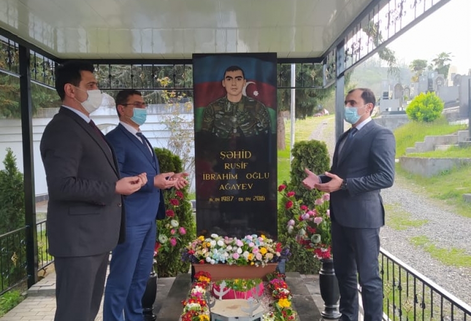 Lənkəranlı gənclər şəhid Rusif Ağayevin ailəsini ziyarət ediblər
