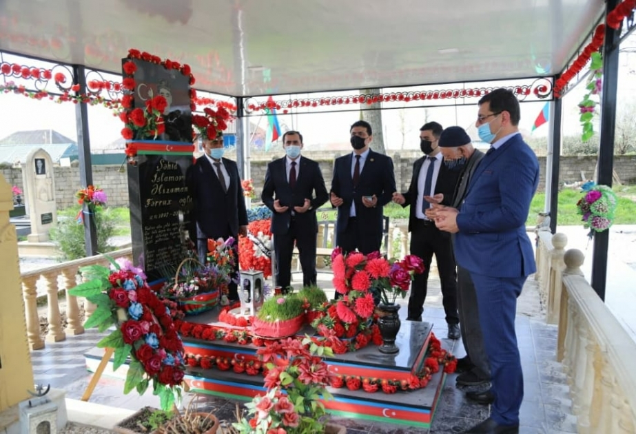 Lənkəranlı gənclər Aprel döyüşlərində şəhid olmuş Əlizamin İslamovun məzarını ziyarət ediblər