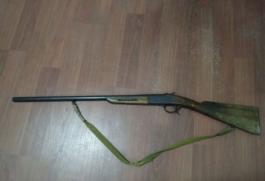 Şəki sakininin evinə baxış zamanı ov tüfəngi aşkar edilərək götürülüb