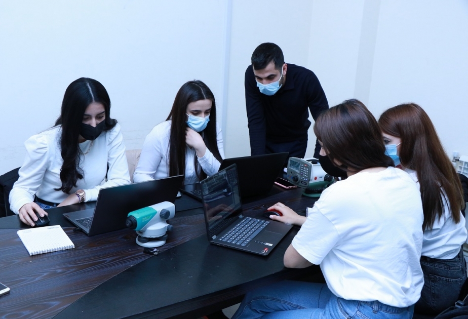 Memarlıq və İnşaat Universiteti tələbələrinin istehsalat təcrübəsi davam edir