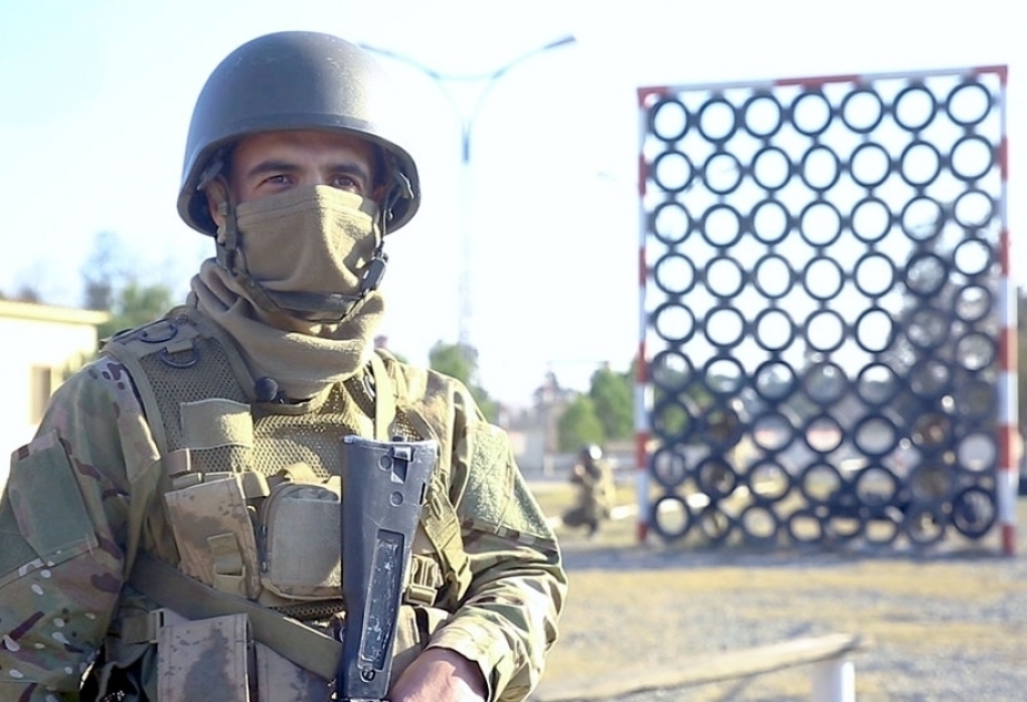 Las unidades de reconocimiento del ejército azerbaiyano perfeccionan su profesionalidad