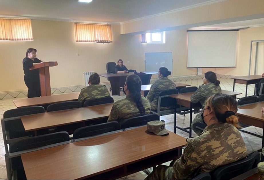 Hərbi qulluqçular üçün seminarlar keçirilir