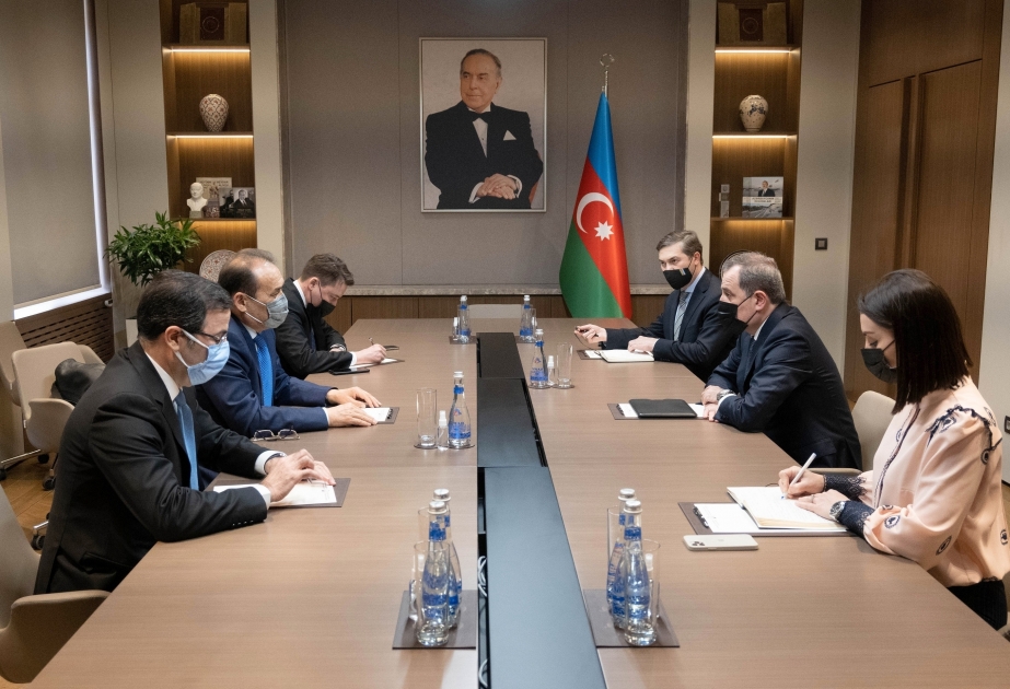 Canciller de Azerbaiyán se reúne con el Secretario General del Consejo Turco