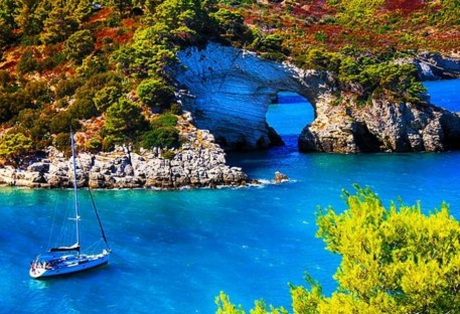 İtaliya yay mövsümündə turistləri peyvənd pasportu ilə qəbul etməyə hazırlaşır