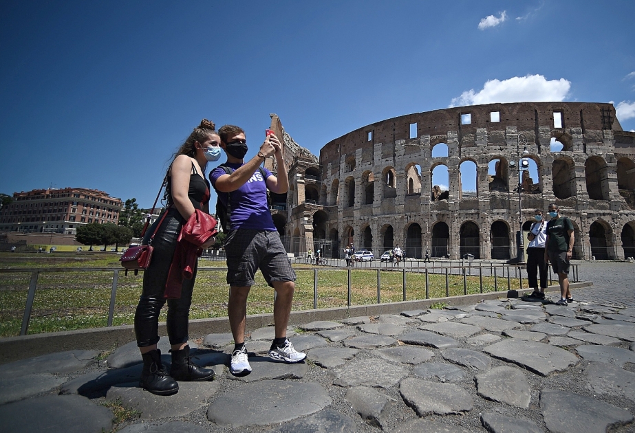 İtaliyada yay turizm mövsümünün açılacağı tarix bəlli olub