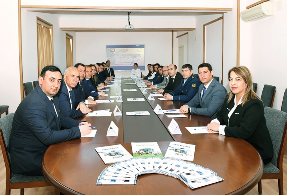 Maliyyə Tədris Mərkəzində dəyirmi masa keçirilib