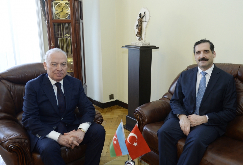 Se celebró una reunión con el embajador turco en Azerbaiyán en el Tribunal Constitucional