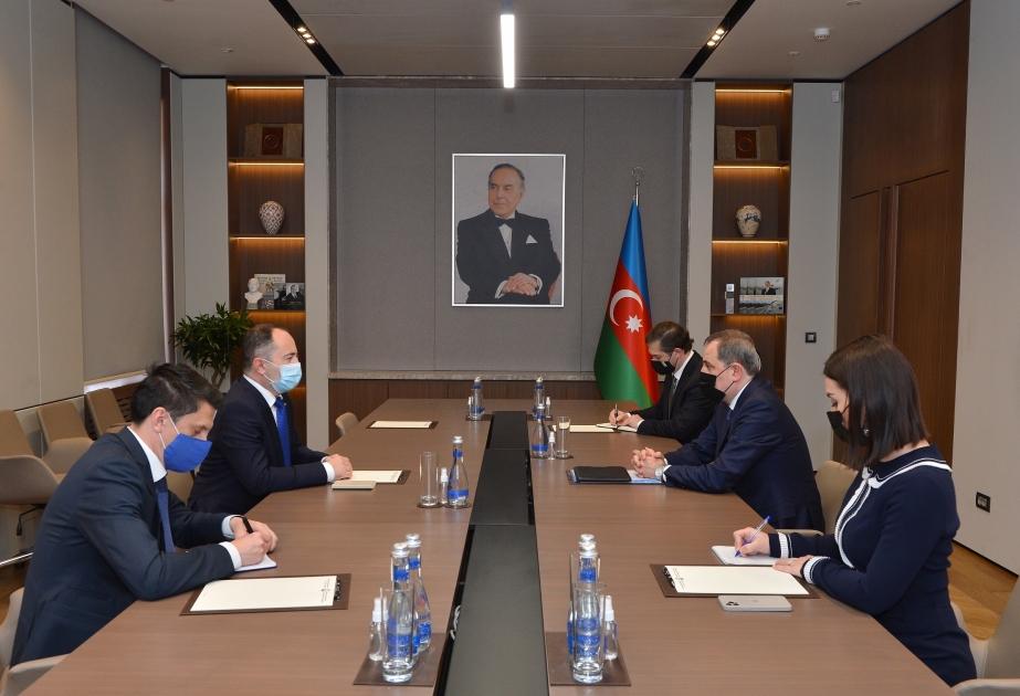 Canciller de Azerbaiyán y el embajador de Rumanía destacan el alto nivel de desarrollo de las relaciones políticas bilaterales
