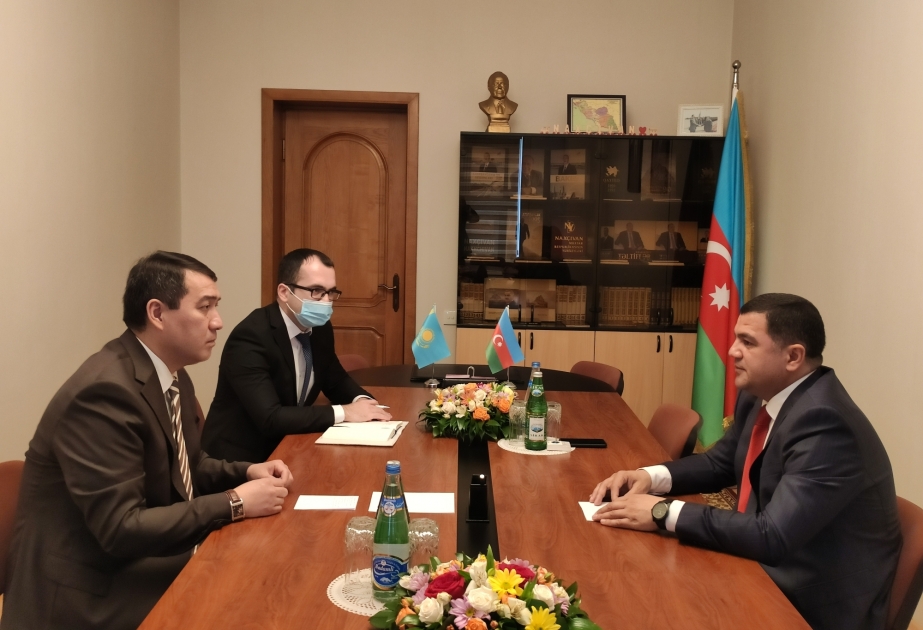 Qazaxıstanla Azərbaycan arasında münasibətlər müzakirə olunub