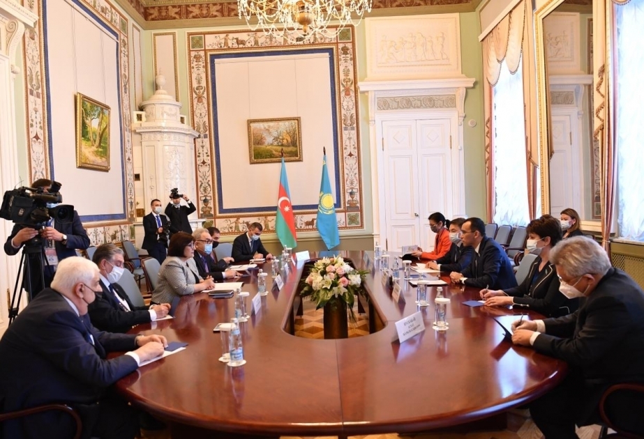 Presidenta del Parlamento de Azerbaiyán se reunió con el jefe del Senado de Kazajstán