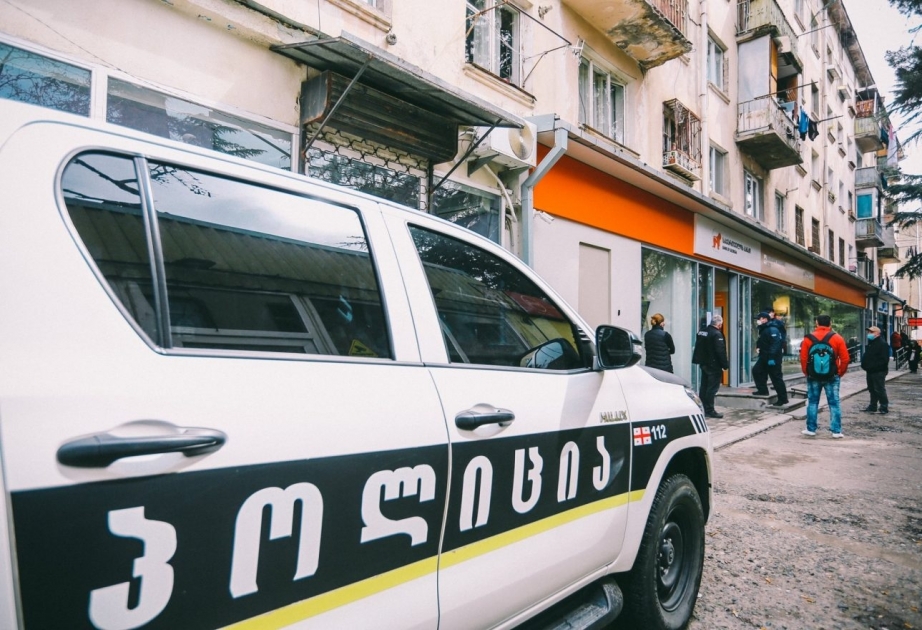 Tbilisidə bankda girov götürülən şəxslərdən ikisi azad edilib